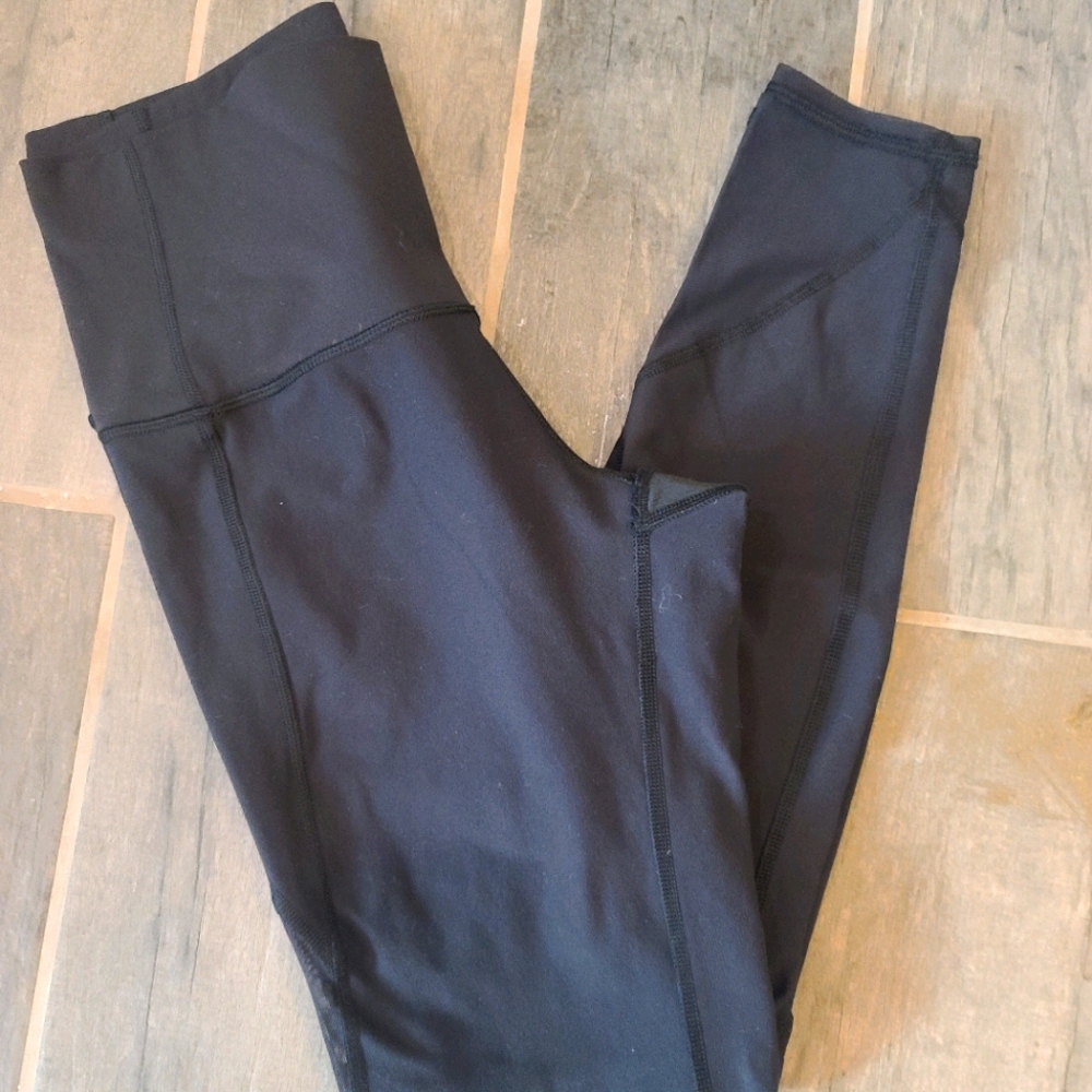 Lululemon black leggings with pockets size 8